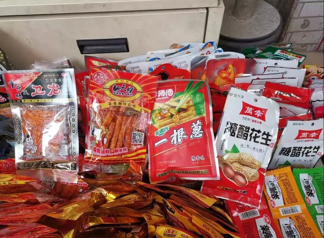 石岐區(qū)突擊檢查學校周邊小賣部 經(jīng)營亂象曝光，建材隱患引關注